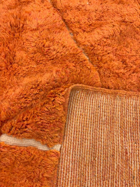 Image 1 of Großer marokkanischer Beni-Ouarain-Teppich – 300 x 400 cm – Handgeknüpfter Wollteppich in leuchtendem Orange