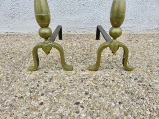 Par de morillos, estilo neoclásico, de bronce macizo, Francia, años 20-30.