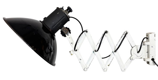 Lámpara de pared industrial de tijera con esmalte negro, años 50