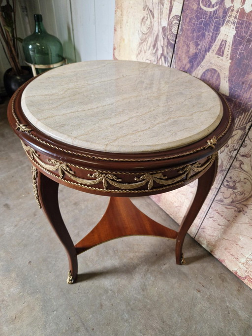 Klassischer dekorativer Beistelltisch, Pflanzentisch, Wandkonsole Marmorplatte und fehlende Verzierungen Abmessung 60x60cm und 8