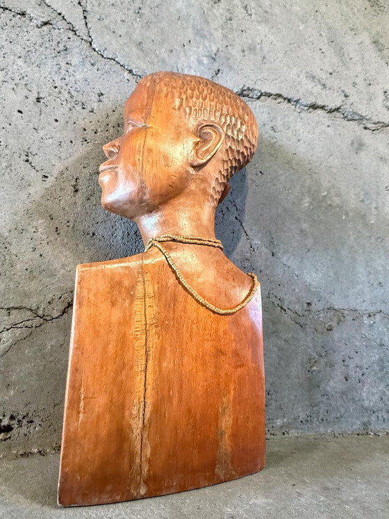 Image 1 of Wunderschöne, große, handgeschnitzte Holzbüste einer weiblichen Figur im afrikanischen Stil, aus der Zeit um 1960.