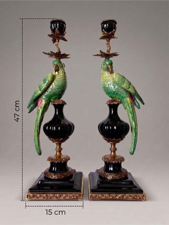 Image 1 of Paar Papageienleuchter aus Porzellan und vergoldeter Bronze – Stil Ludwigs XVI. – 47 cm