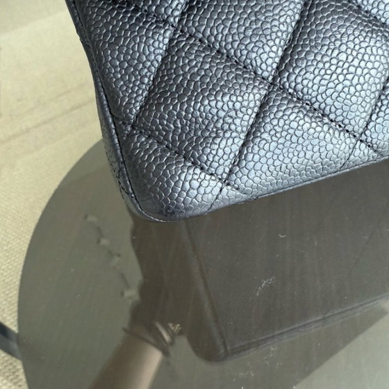 Image 1 of Borsa Chanel Classic Flap Maxi - Caviar 33CM, chiusura singola con patta, trapuntata, nera, con finiture argentate, serie 13