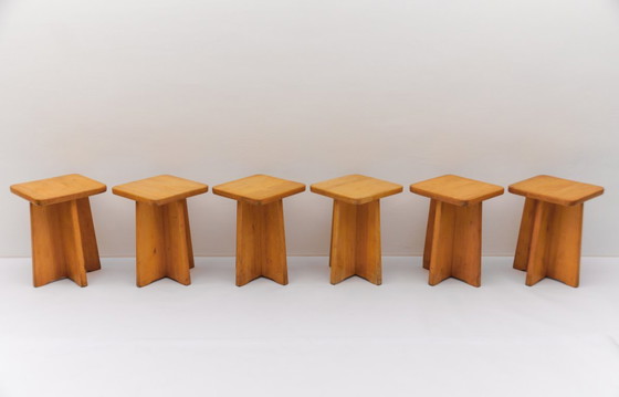 Image 1 of Conjunto de 6 taburetes de roble al estilo de Pierre Chapo, Francia, años 60
