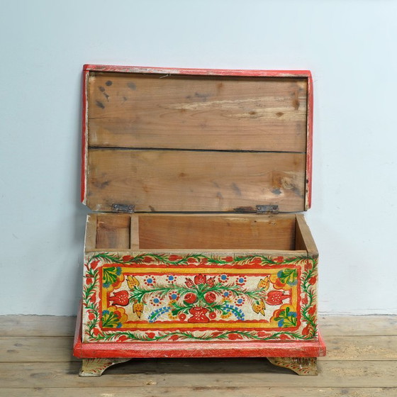 Image 1 of Pequeño cofre de arte popular, circa 1930.