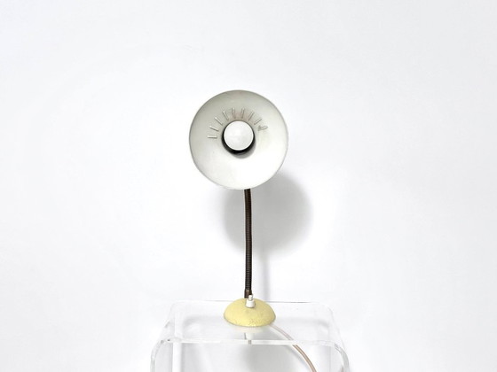 Lampada da tavolo vintage, Giallo pastello, anni '60, Lampade da tavolo, Metallo (foto 9 di 11)