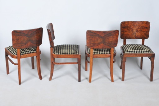 Set van vier gerestaureerde art-deco stoelen, beuken-, sparren- en walnootfineer, Tsjechisch, jaren 1920 – eetkamerstoelen
