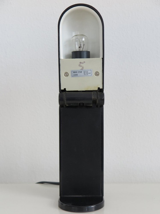 Zwart-witte plastic Tafellampen, Italië, jaren '60, set van 2 – Kunststof (photo 12 of 26)