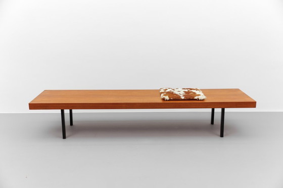 Image 1 of Banco de nogal de mediados de siglo con patas de metal, década de 1960