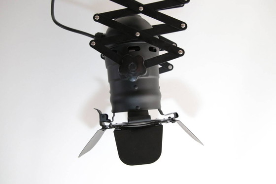 Image 1 of Lámpara de techo y de pared en estudio fotográfico con diseño de pantógrafo – extensible de forma continua