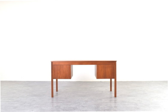 Dänischer Teakholz-Schreibtisch aus der Mitte des Jahrhunderts von Domino Møbler, 1960er Jahre. – Wood (photo 9 of 18)