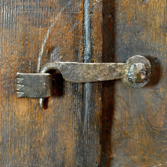 Image 1 of Meuble en chêne espagnol, vers 1800