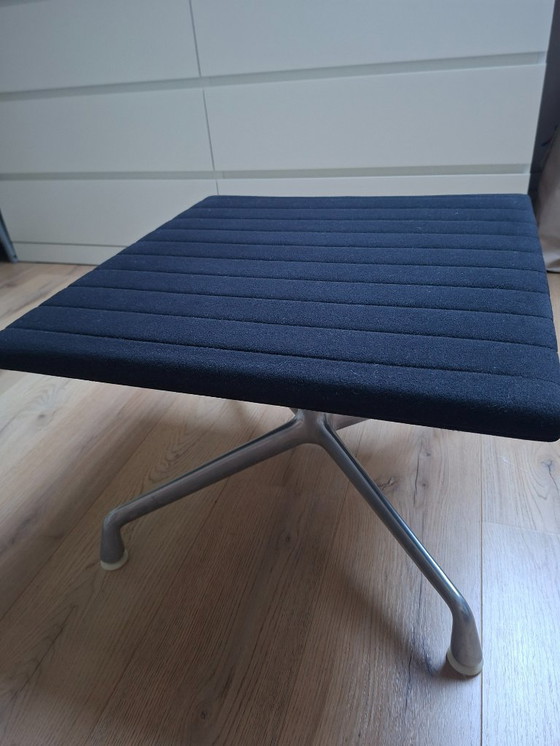 Image 1 of Vitra eames ea 124