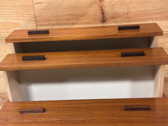 Image 1 of Vintage mid-century ladenkastje teakhout