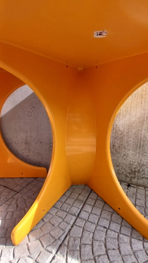 Image 1 of Driehoekige tafel /Peter Ghyczy/ Vintage