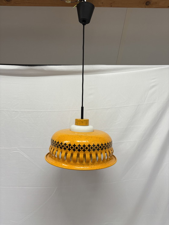 Image 1 of Lampada a sospensione vintage in ferro smaltato arancione degli anni '70