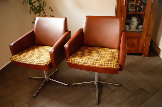 Image 1 of Set van 2 DDR Vintage Draaifauteuils (jaren 70)