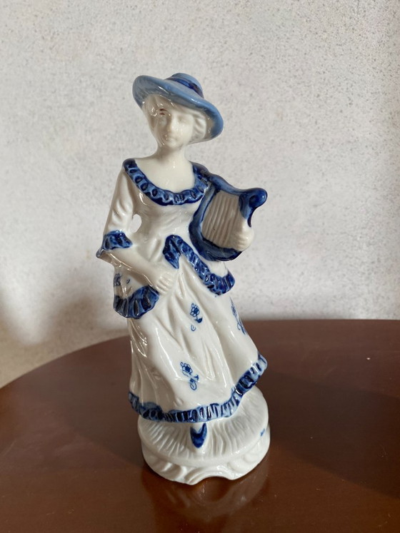 Statuine vintage in porcellana, anni '60-'70 - Dama con arpa e cucciolo - Set di 2 – Oggetti decorativi (photo 4 of 9)