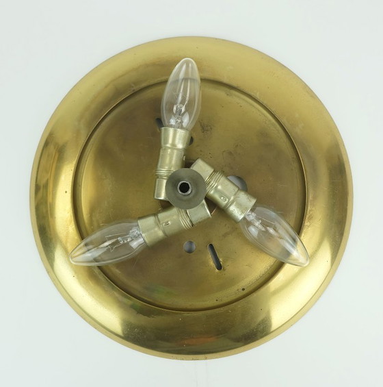 Image 1 of Lámpara de techo de mediados de siglo de la década de 1960, lámpara de techo de latón y vidrio, estilo Hollywood Regency.