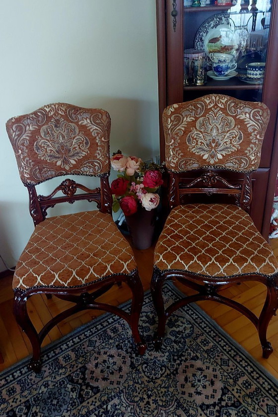 Image 1 of Prachtig paar antieke stoelen in neorococo-stijl, gerestaureerd en opnieuw bekleed.