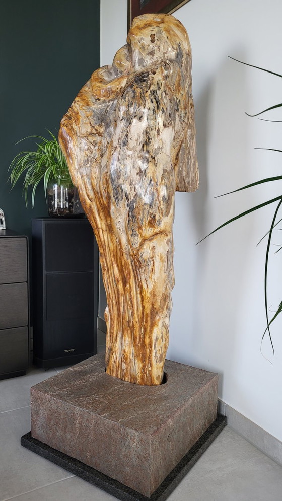 Einzigartige Skulptur aus versteinertem Holz. Mutter und Kind. – Bildhauerei, Stone (photo 7 of 7)