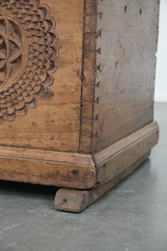 Image 1 of Antique Spanish chest made of walnut wood with beautiful carvings