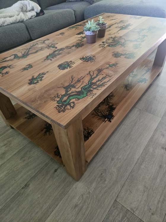 Image 1 of Glow Salontafel Bliksem Patronen - Kleurrijke Epoxy -ligtenberg burning
