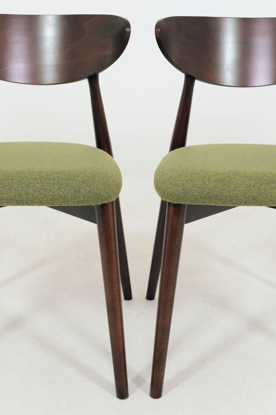 Image 1 of Juego moderno de 2 sillas de comedor, tela verde aguacate y madera de haya nogal oscuro.