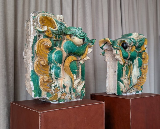 Image 1 of Ein Paar mit Sancai-Glasur verzierte „Drachen-Chiwen“-Dachornamente – Ming-Dynastie