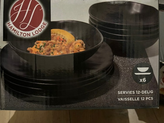 Image 1 of Schwarzes Hamilton Lodge Geschirrset, 2 x 18-teilig / 2 x 12-teilig