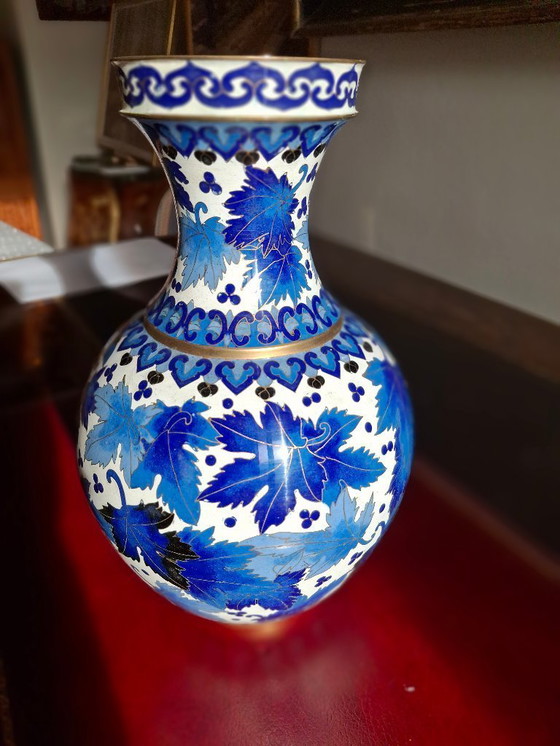 Image 1 of Grote cloisonné emaille vaas, 30,5 cm, intens blauw