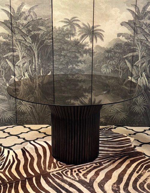 Image 1 of BRIGHTON EETHOEK …. 4 EETKAMERSTOELEN MODEL PAVILION EN TAFELPOOT MET ROOKGLAZEN BLAD CRESPI STYLE
