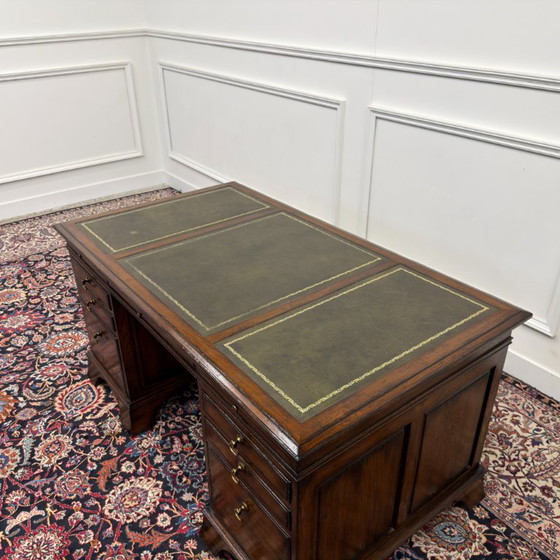 RAC Klassiek Engels Chesterfield Bureau – RAC Royal Antique Collection, Leather, Wood (photo 16 of 19)