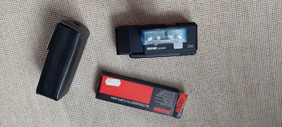 Image 1 of Cámara Revue Pocket 250, década de 1970