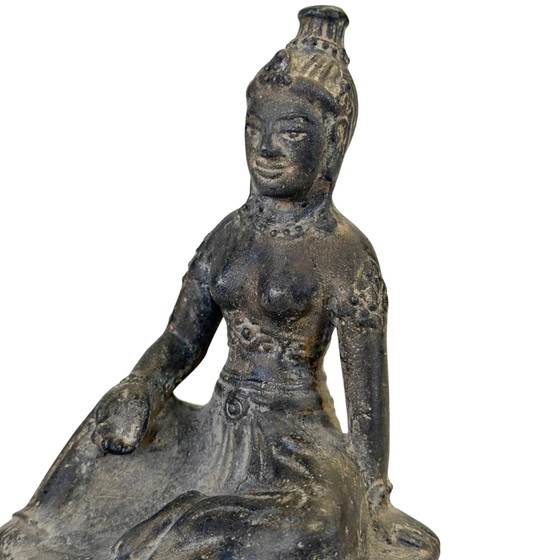 Antike Bronzestatue der buddhistischen Göttin Vasudhara, Südostasien (Khmer-Einfluss), ca. 17. Jahrhundert. (photo 8 of 9)