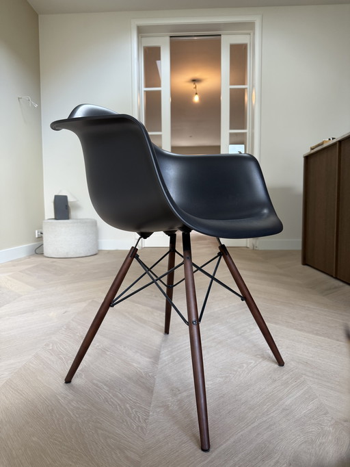 4x Vitra Eames Daw chairs