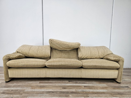 Maralunga driezitsbank van Vico Magistretti uit de jaren 70. – Cassina, 3-5 zitsbanken, Textile, Klassiek (photo 2 of 20)