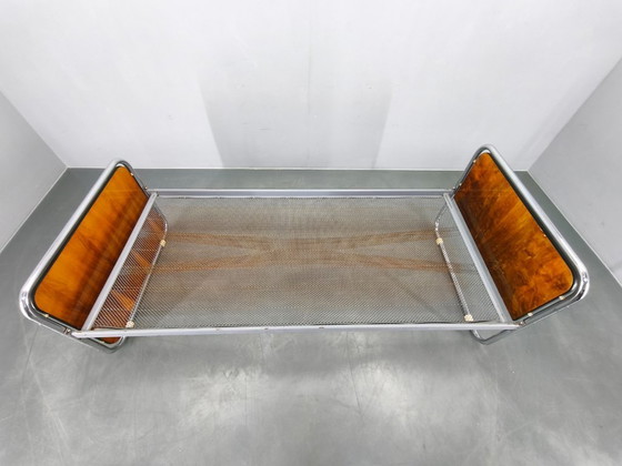 Image 1 of Letto Bauhaus in tubolare d'acciaio con pannelli impiallacciati in noce, anni '30