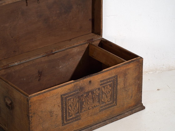 Coffre ancien avec motifs floraux gravés (c.1850) #14 – Commodes, Rustic (photo 19 of 40)