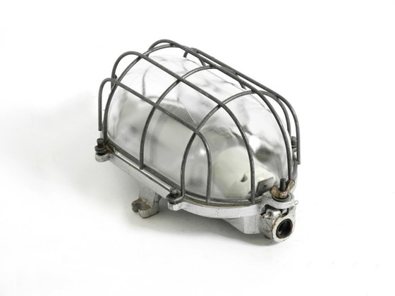 Image 1 of Rare grande lampe d'usine vintage des années 1950, en aluminium moulé et en verre.