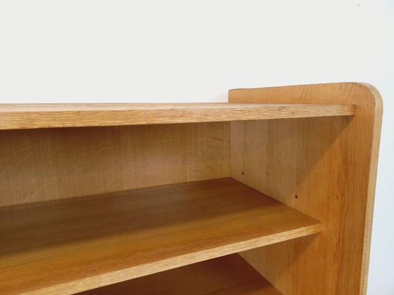Image 1 of Vintage eikenhouten boekenkast uit de jaren 60 met bijzettafel