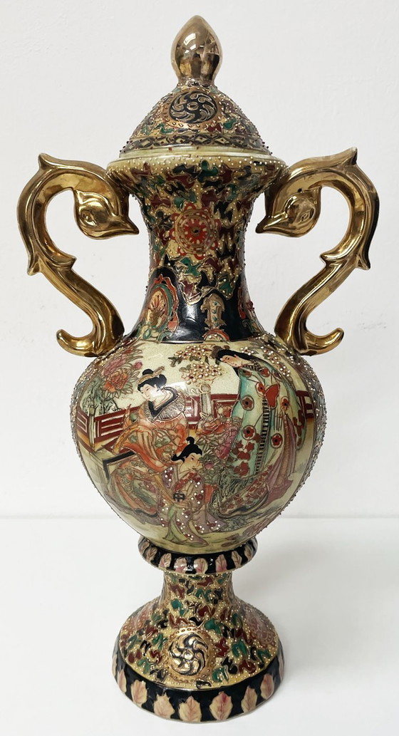 Image 1 of Display vase with Moriage design
