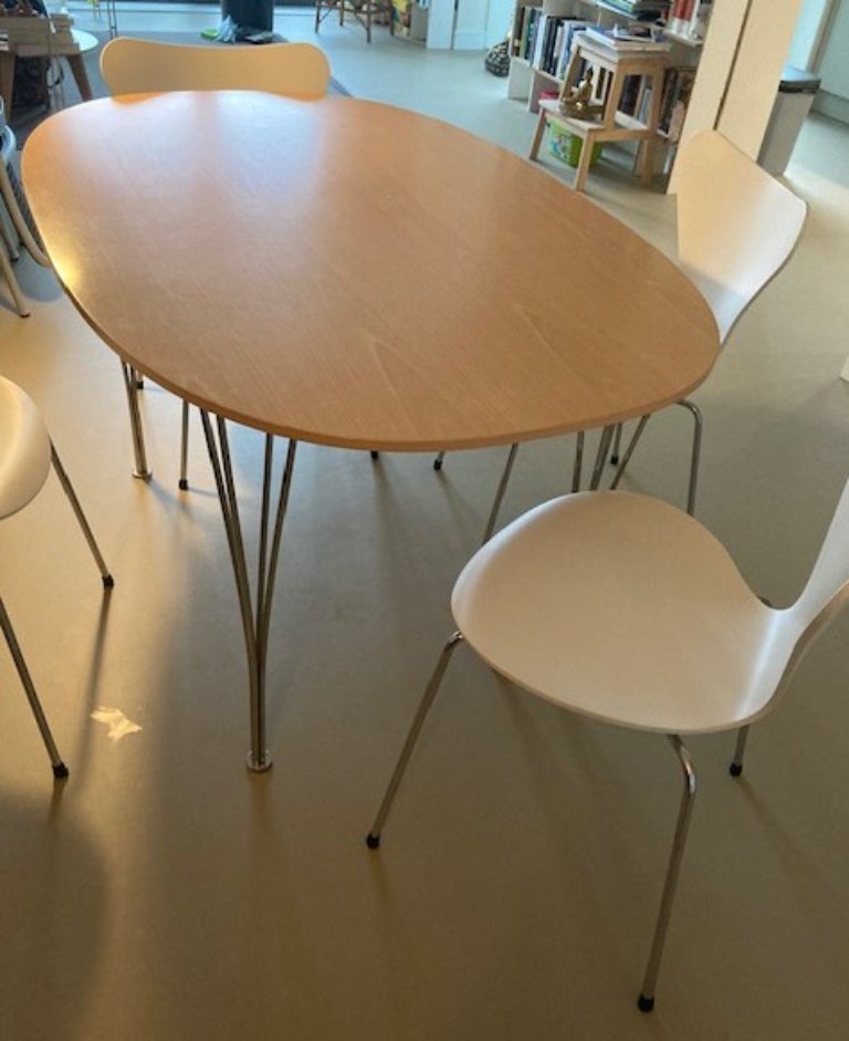 Fritz Hansen Dining tables | Whoppah