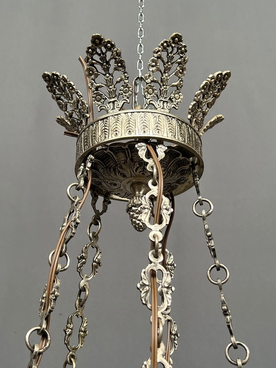 Grote, zeldzame antieke kroonluchter van massief verzilverd brons, Empire-stijl, met 12 lichtpunten. – Bronze (photo 6 of 18)