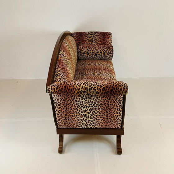 Image 1 of Sofá Biedermeier antiguo con ribete de leopardo