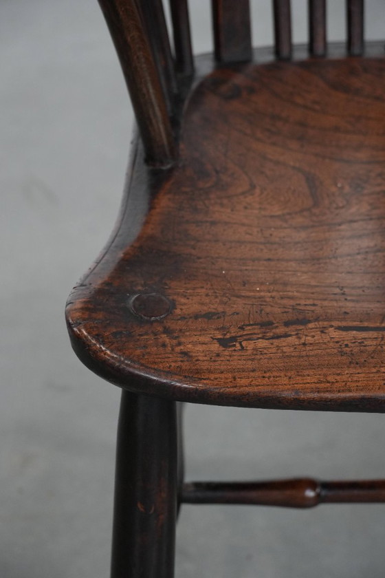 Image 1 of Antiker englischer Windsor-Stuhl aus dem 18. Jahrhundert mit wunderschöner Patina