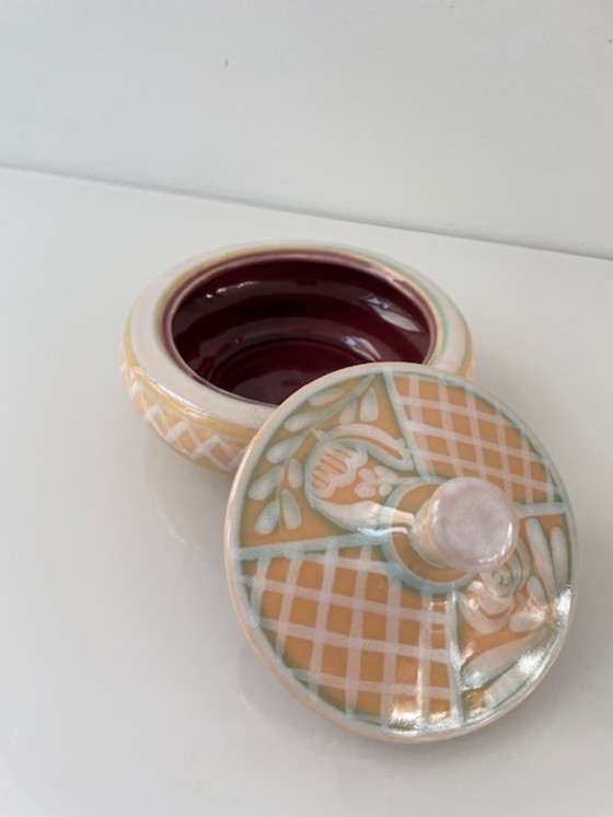 Image 1 of Caja de joyería pintada a mano en suaves tonos pastel