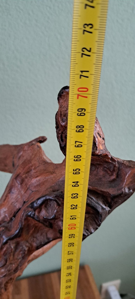 Hermosa escultura de madera de raíz sobre una base. – Objetos decorativos, Wood (photo 10 of 10)