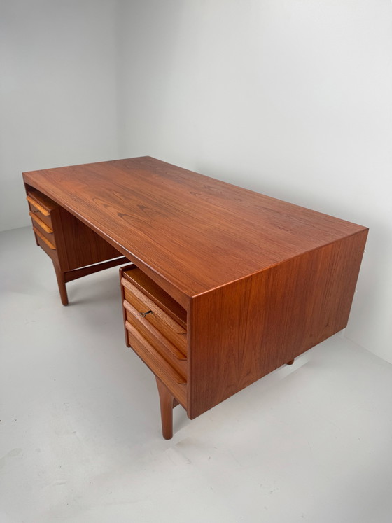 Image 1 of Bureau de direction Valdemar Mortensen – Design sculptural en teck danois, années 1960