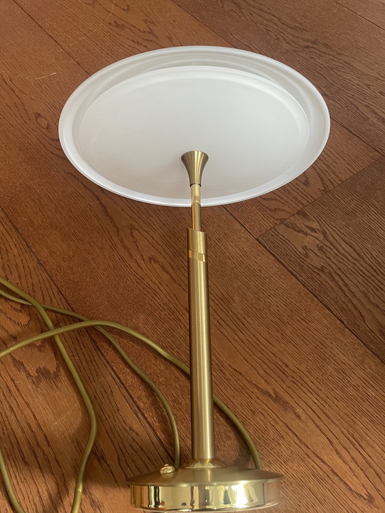 Image 1 of B+M Leuchten  Tafellamp  mat/gepolijst messing mat wit gevlamd glas  Jaren 90